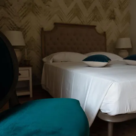 Donna Cinzia Relais *